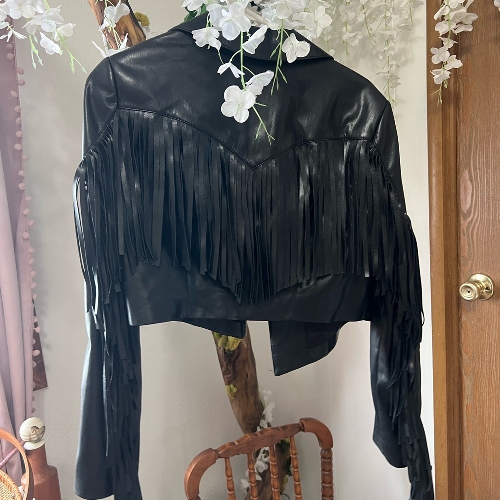 Black Fringe Leather Jacket 🖤 - Picture 5 of 10